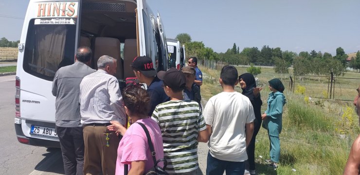 Evine bırakılmayınca şoförü bıçaklayıp, minibüsün camını kırdı, 2 yolcuyu yaraladı