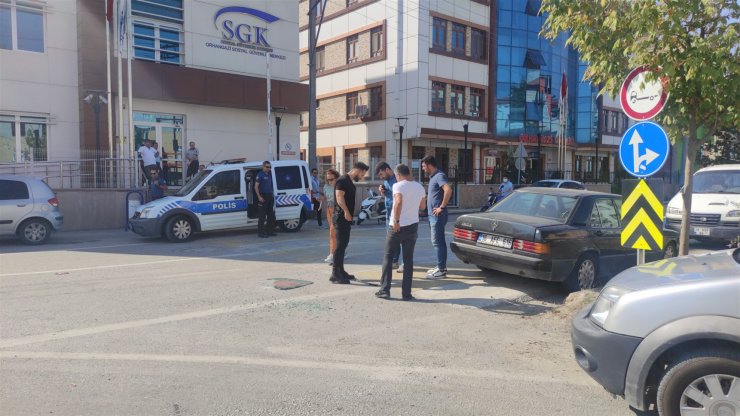 Geç geldiği iddiasıyla camını kırdığı ambulansla hastaneye kaldırıldı