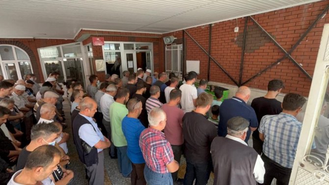 Genç hemşire son yolculuğuna uğurlandı