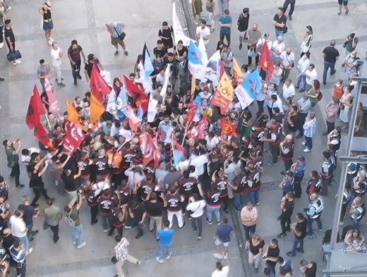 İzinsiz yürüyüş yapmak isteyen grup ile polis arasında arbede; 4 polis yaralı, 29 gözaltı