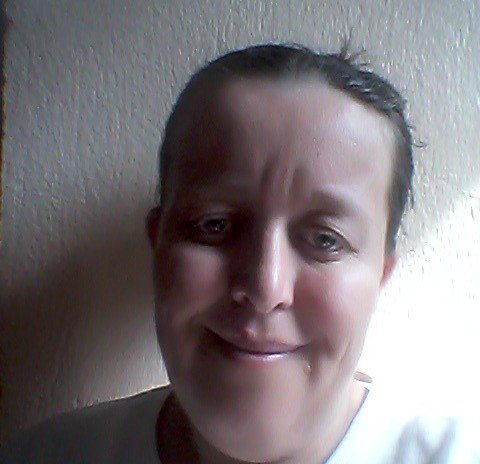 İzmir’de ayrı yaşadığı eşi tarafından vurulan kadın yaşam savaşını kaybetti