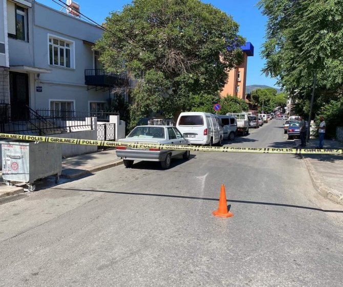 İzmir’de ayrı yaşadığı eşi tarafından vurulan kadın yaşam savaşını kaybetti