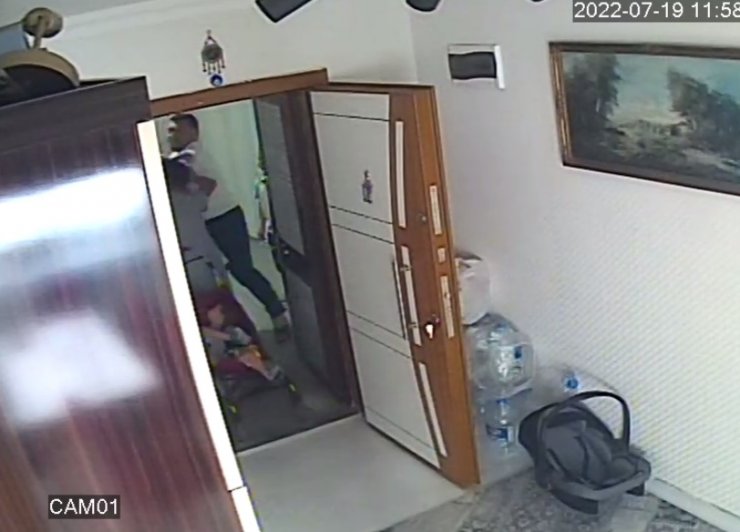 Kadınların saç saça çocuk kavgası kamerada