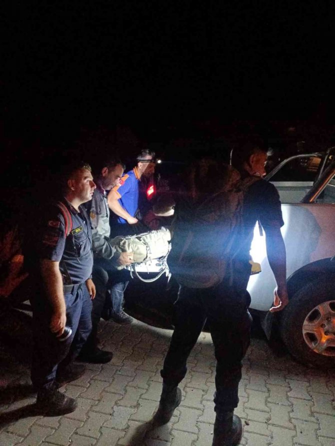 Kaleye çıkmak isterken dağda mahsur kaldı