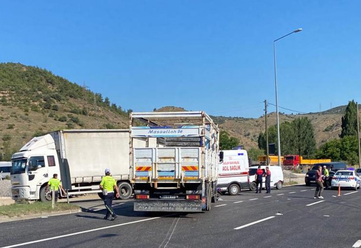 Kamyonun çarptığı motosikletin sürücüsü öldü