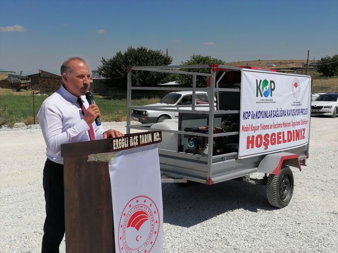 Konya'da mobil koyun banyosu ile koyunlar yıkanıp ilaçlanıyor