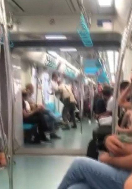 Marmaray’da yolcuların tekme tokat kavgası