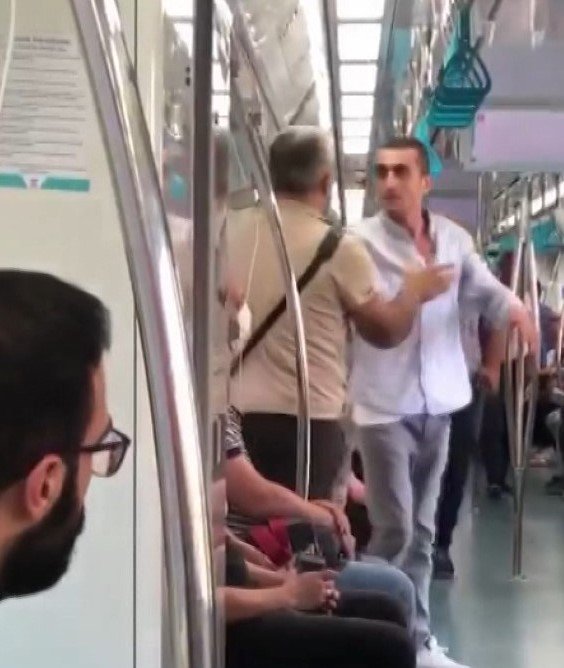 Marmaray’da yolcuların tekme tokat kavgası