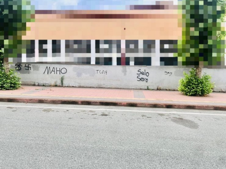 Trabzon’da mezarlık ve okul duvarlarına yazılar yazan, gamalı haç çizenler çocuk çıktı 