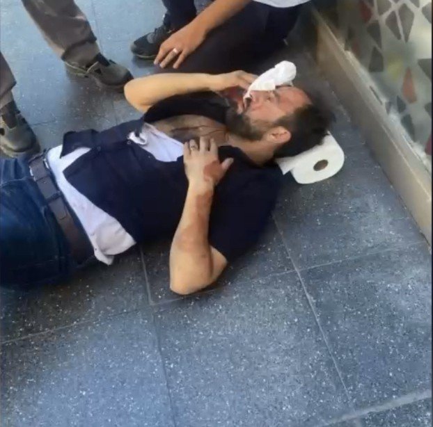 Trafikte kanlı yol verme kavgası