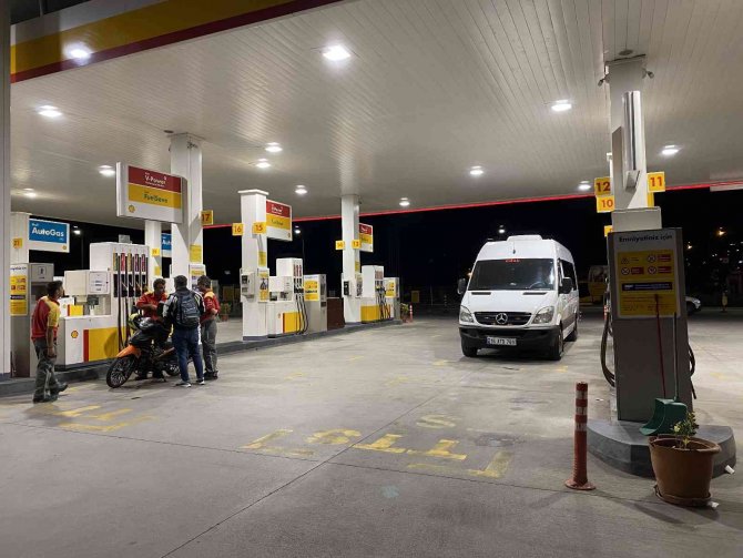 Trafikte kanlı yol verme kavgası