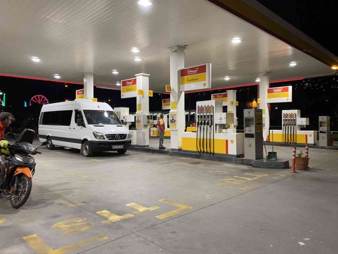 Trafikte kanlı yol verme kavgası