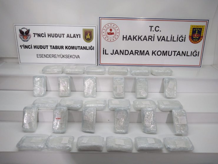 Türkiye-İran sınır hattında 15 kilo uyuşturucu ele geçirildi
