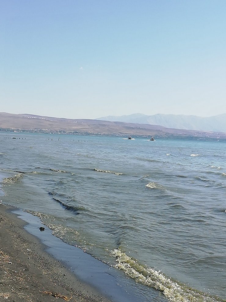 Van Gölü'ne giren 3 çocuk hayatını kaybetti