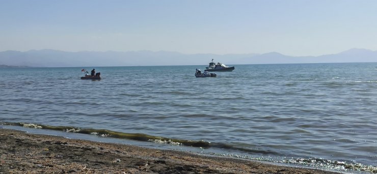 Van Gölü'ne giren 3 çocuk hayatını kaybetti