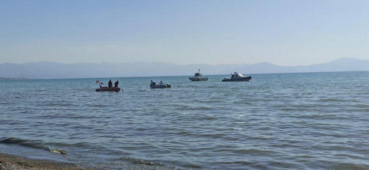 Van Gölü'ne giren 3 çocuk hayatını kaybetti
