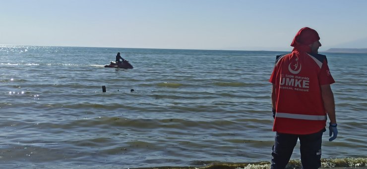 Van Gölü'ne giren 3 çocuk hayatını kaybetti