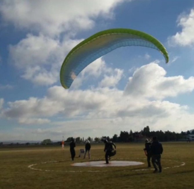 400 metre yükseklikten düşen yamaç paraşütü hocası hayatını kaybetti