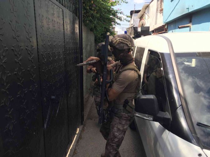 Adana'da torbacılara özel harekatlı uyuşturucu baskını