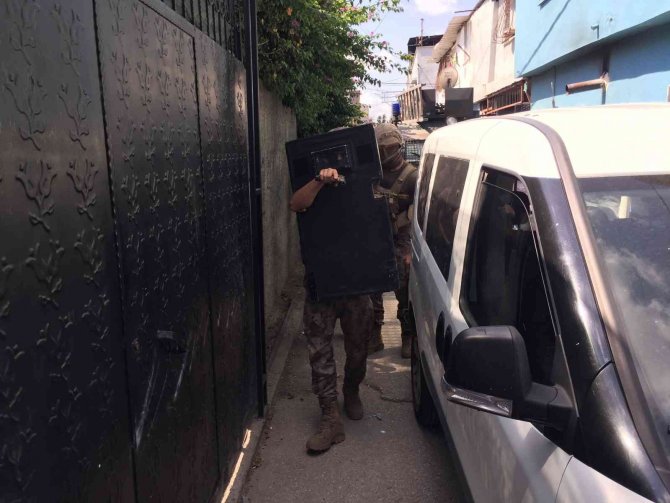 Adana'da torbacılara özel harekatlı uyuşturucu baskını