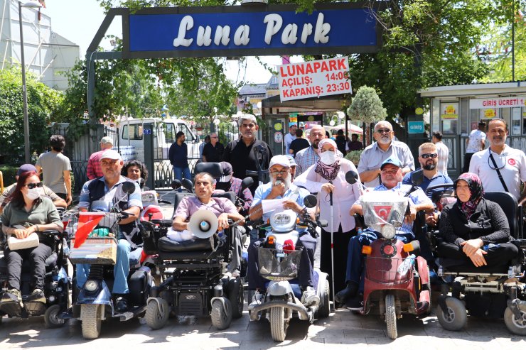 Ankara'da engelli çiftin lunaparka alınmamasına tepki