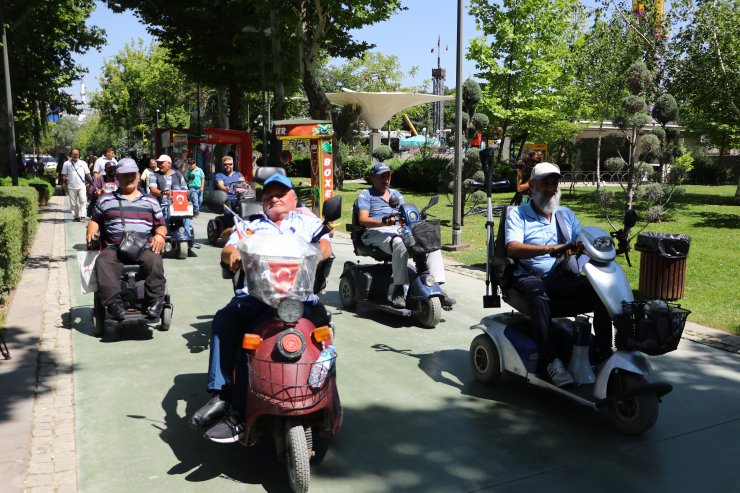 Ankara'da engelli çiftin lunaparka alınmamasına tepki