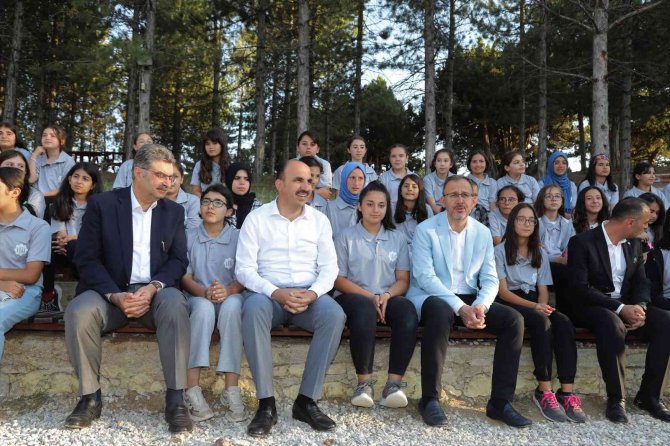 Bakan Kasapoğlu Atabey Gençlik Kampı’nda gençlerle buluştu