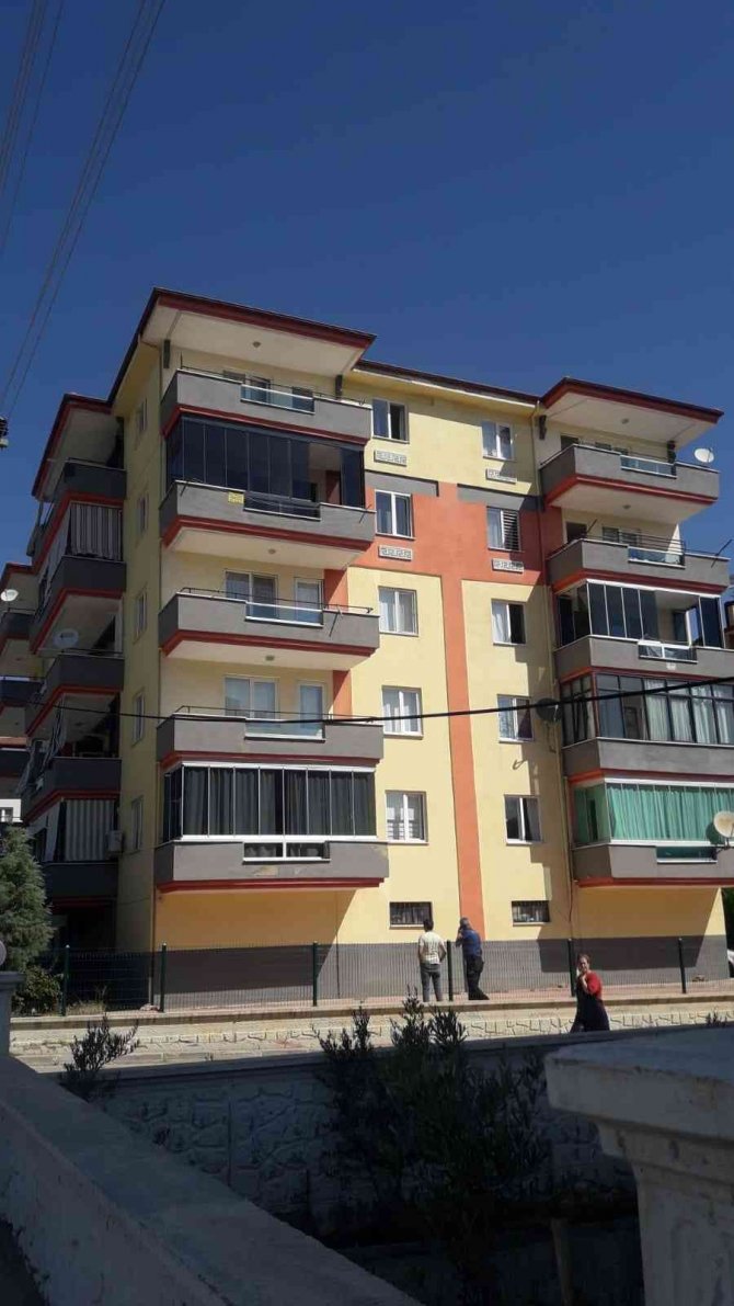 Balkondan düşen minik Nil, hayata tutunamadı