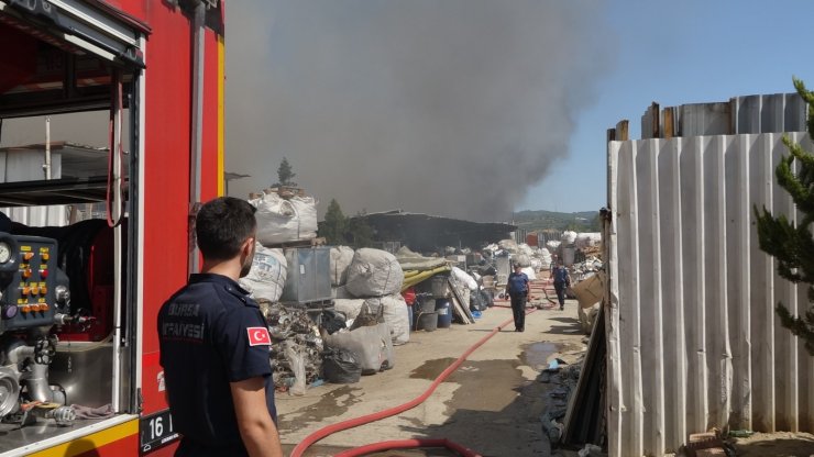 Bursa’da hurda deposunda yangın