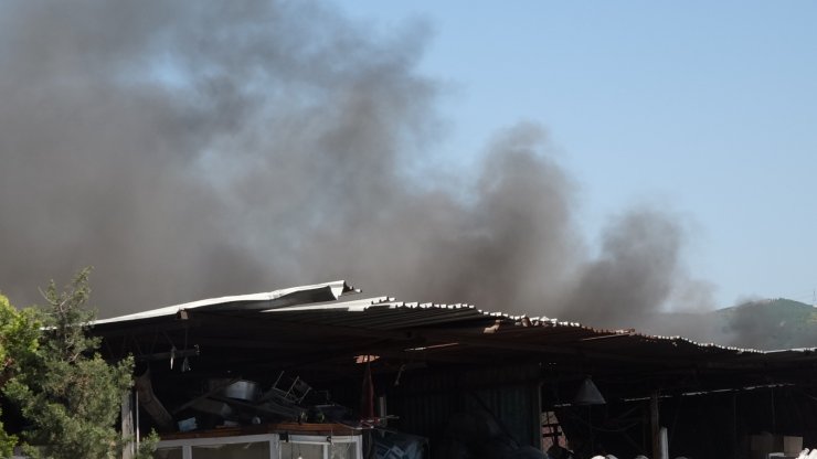 Bursa’da hurda deposunda yangın