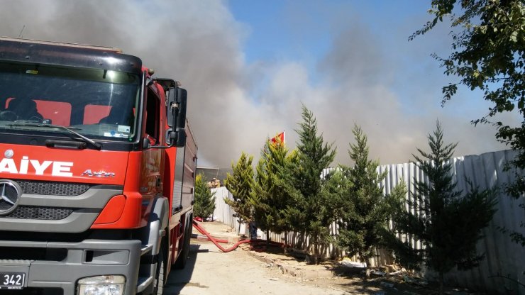 Bursa’da hurda deposunda yangın