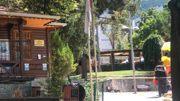 Davasını geri çekmeyen muhtarı vurdu; elinde silahla kaçarken yakalandı