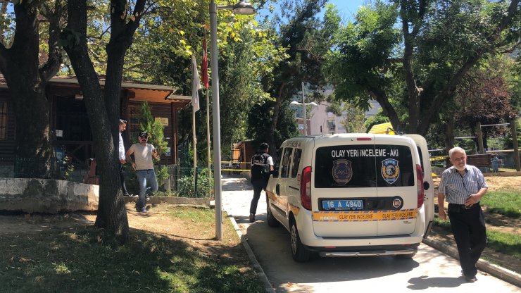 Davasını geri çekmeyen muhtarı vurdu; elinde silahla kaçarken yakalandı