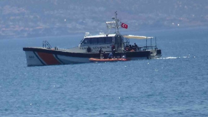 Edremit Körfezi’nde kaybolan 2 kişiyi arama çalışmalarında 4’üncü gününde devam ediyor