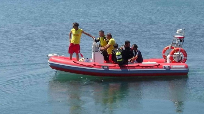 Edremit Körfezi’nde kaybolan 2 kişiyi arama çalışmalarında 4’üncü gününde devam ediyor