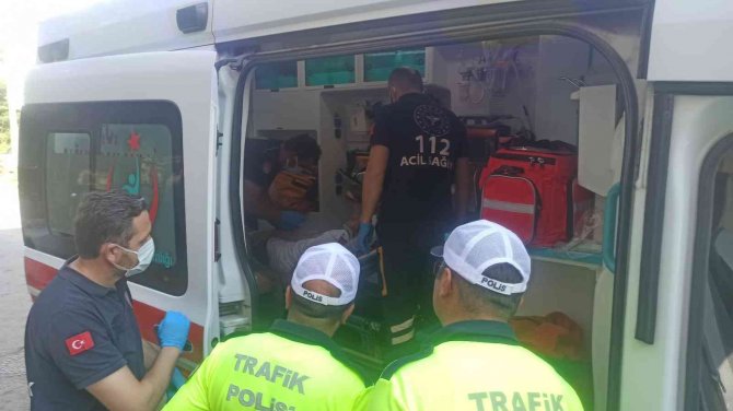 Elektrikli bisiklet yayaya çarptı: 2 yaralı