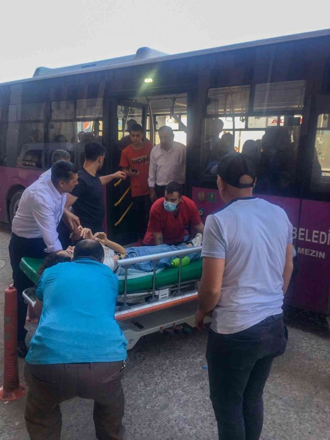 Fenalaşan yolcu otobüsle hastaneye götürüldü