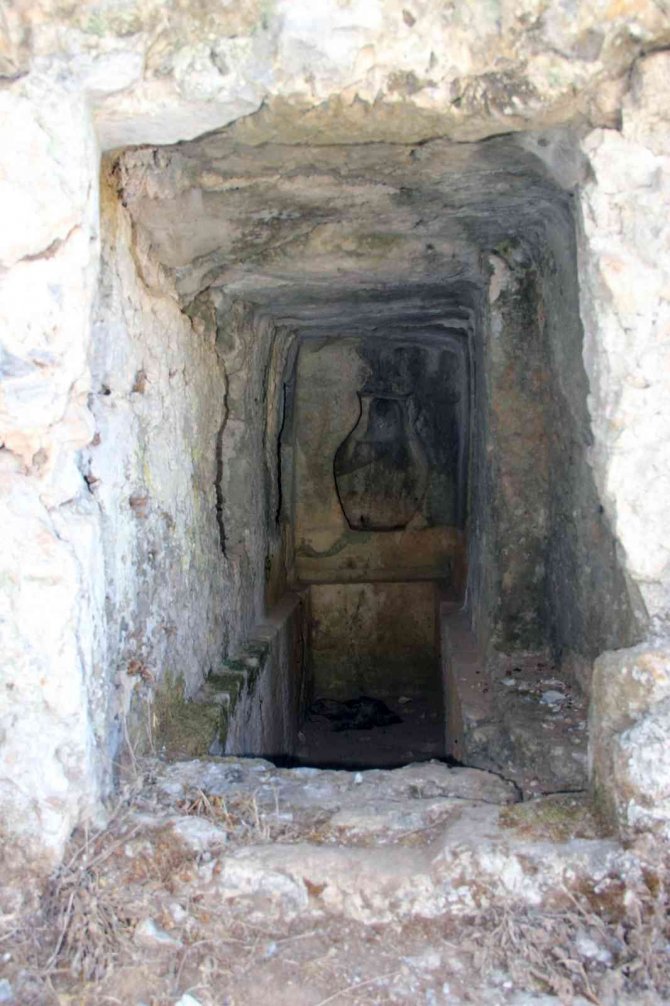 Gizemli kent Thera’da tiyatro gün yüzüne çıktı