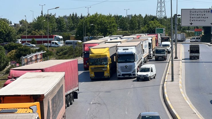 Gümrük Müdürlüğü önünde TIR kuyruğu...