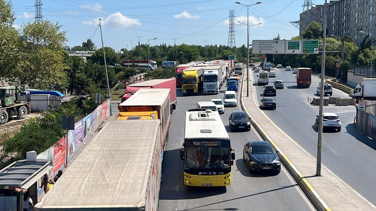 Gümrük Müdürlüğü önünde TIR kuyruğu...