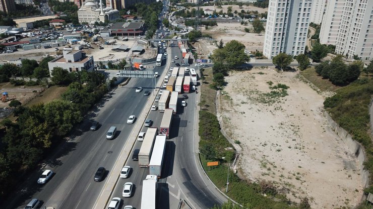 Gümrük Müdürlüğü önünde TIR kuyruğu...