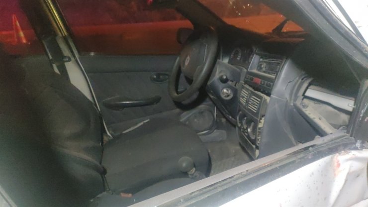 Kamyonun çarptığı otomobilin 15 yaşındaki sürücüsü ağır yaralandı