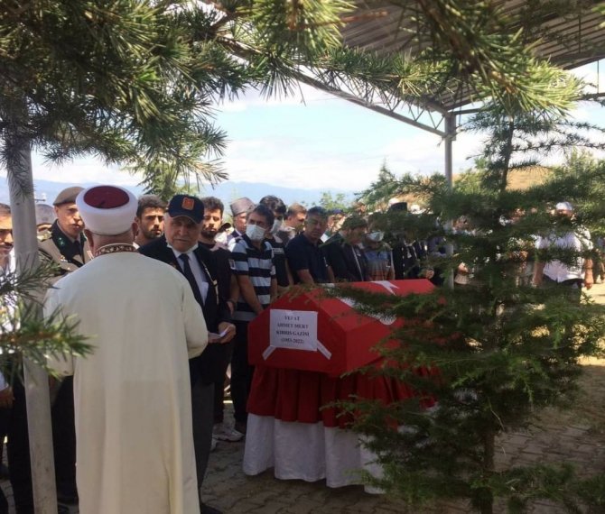 Kazada ölen Kıbrıs gazisi toprağa verildi