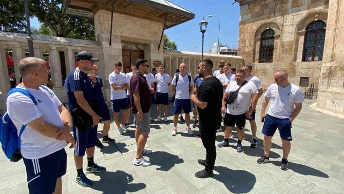 Konya'da bulunan BATE Borisov takımından Mevlana Müzesi’ne ziyaret