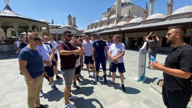 Konya'da bulunan BATE Borisov takımından Mevlana Müzesi’ne ziyaret