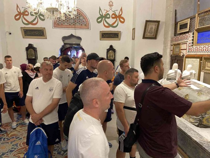 Konya'da bulunan BATE Borisov takımından Mevlana Müzesi’ne ziyaret