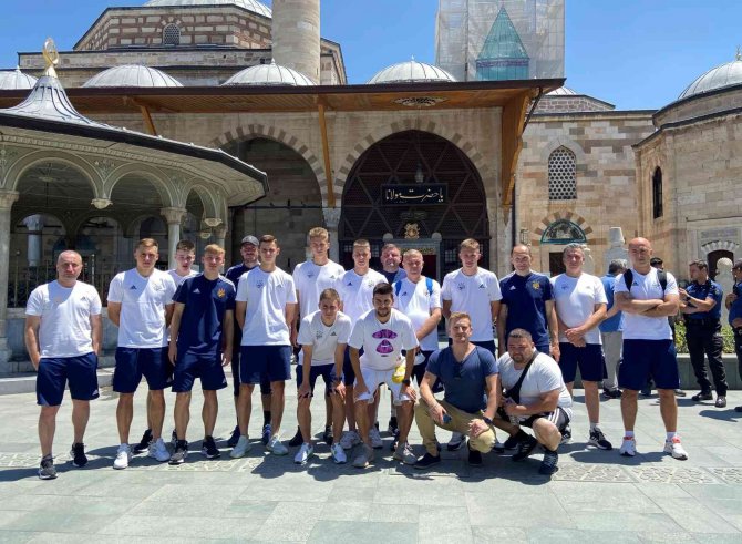 Konya'da bulunan BATE Borisov takımından Mevlana Müzesi’ne ziyaret