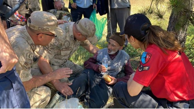 Mantar toplamak için gittiği ormanda kayboldu, 1 gün sonra jandarma ekipleri buldu