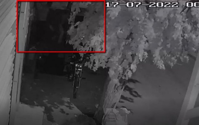 Önce hırsızlık yaptılar, sonra plakasını çamurla gizledikleri aracı yıkadılar