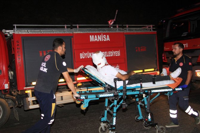 Otobüs ve 2 otomobilin karıştığı trafik kazasında 4 kişi yaralandı